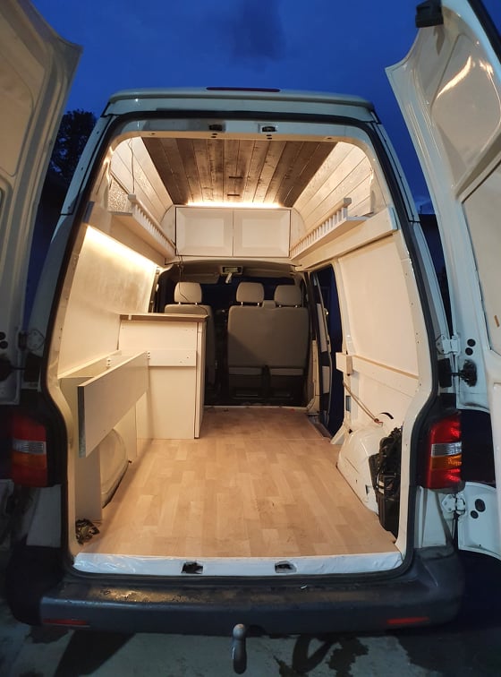 Žába obytené auto VW Tř, přžedělaná dodávka 8 Žába obytené auto VW T5, přežedělaná dodávka