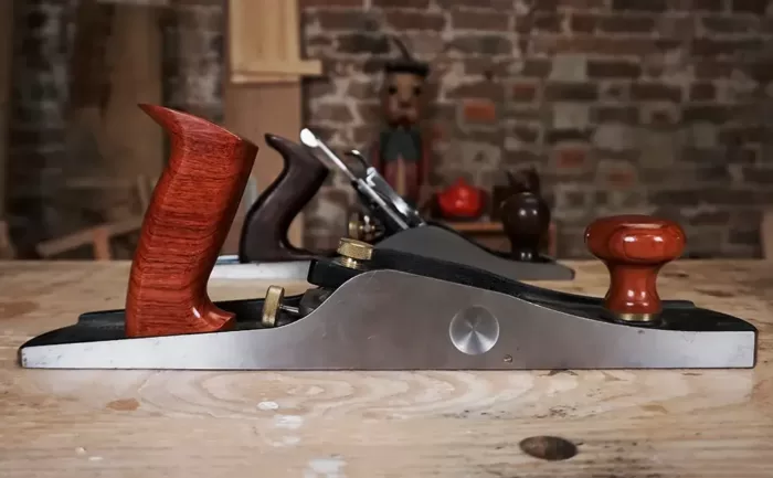 broušení hoblíků Broušení dlát a hoblíků