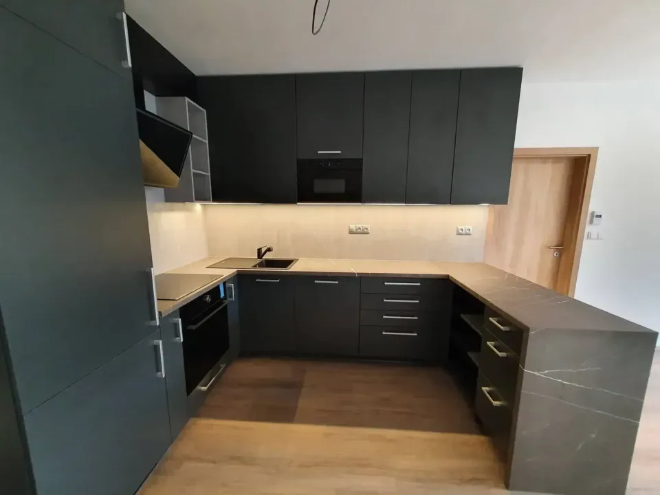 Nábytek na míru: Cesta k Domovu plnému Možností i Výzev