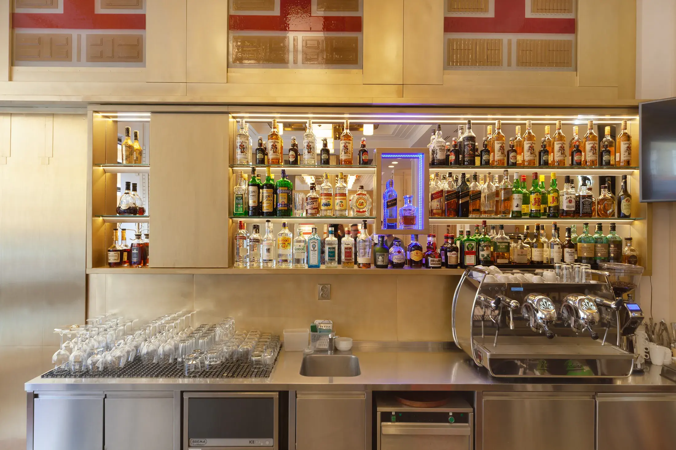 vyroba baru na miru hotel majastic